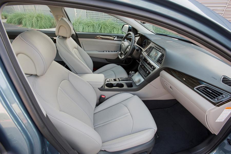  Hyundai Sonata PHEV 2015 года  (фото 33 из 35)